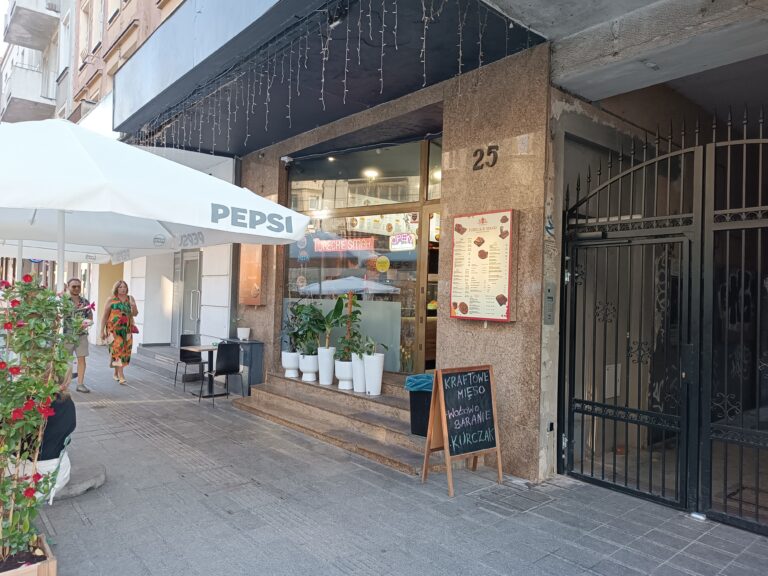 „Tureckie Smaki” – viralowy kebab, o którym mówi cały Poznań. Warto stać w kolejce?