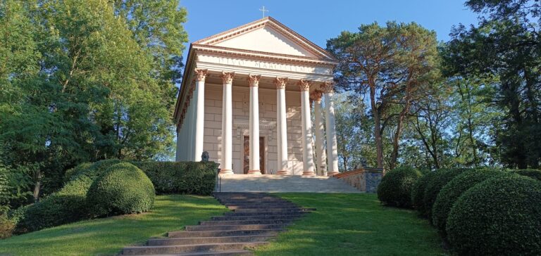Kościół św. Marcelina i Mauzoleum Raczyńskich w Rogalinie – perła architektury i historii